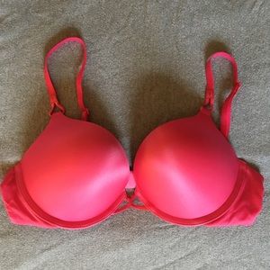 Victoria’s Secret Miraculous Plunge Bra 36B